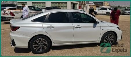 toyota-yaris-y-plus-2024-lease-transfer-azizia-big-2