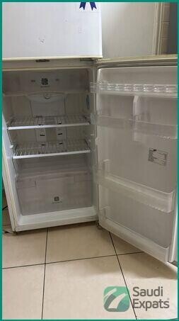 samsung-320l-refrigerator-in-good-condition-available-in-al-majmaah-big-1