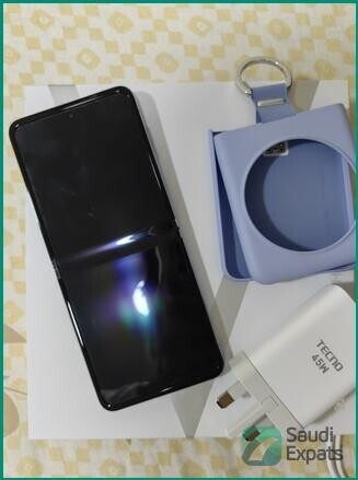 tecno-phantom-v-flip-for-sale-8256gb-dammam-big-2