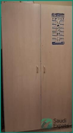 free-almirah-in-good-condition-jeddah-big-0