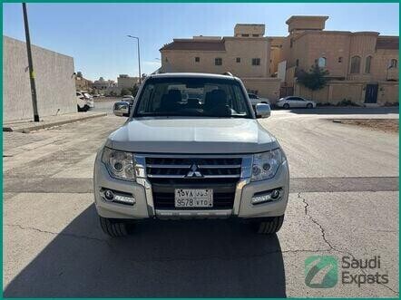 2018-mitsubishi-pajero-gls-4x4-with-sunroof-for-sale-in-riyadh-big-2