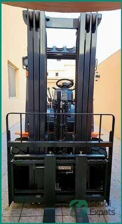 diesel-forklift-cpcd30-for-rent-or-sale-in-dammam-big-3