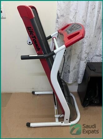 affordable-treadmill-for-sale-in-jubail-negotiable-price-big-1