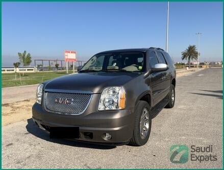 2012-gmc-yukon-denali-look-well-maintained-4x4-jubail-big-4