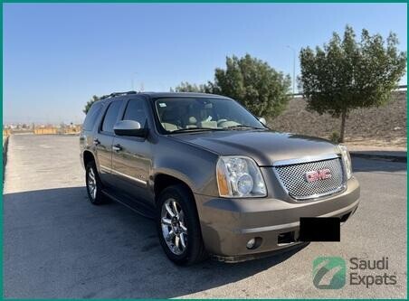 2012-gmc-yukon-denali-look-well-maintained-4x4-jubail-big-2