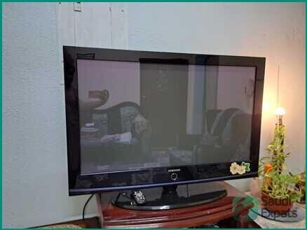 samsung-42-plasma-tv-with-tv-table-in-riyadh-big-0