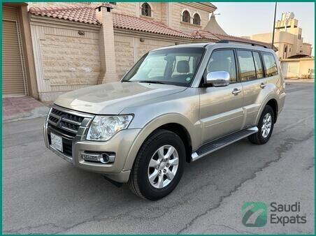 mitsubishi-pajero-gls-2020-4x4-for-sale-in-riyadh-family-suv-low-mileage-big-0