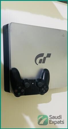 ps4-slim-1tb-gran-turismo-edition-for-sale-in-riyadh-big-3