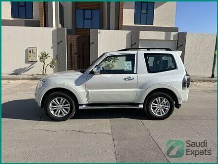 2018-mitsubishi-pajero-gls-3-door-for-sale-in-riyadh-big-1