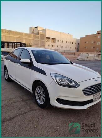 ford-escort-2020-automatic-55300-km-excellent-condition-al-olaya-big-3