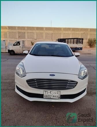 ford-escort-2020-automatic-55300-km-excellent-condition-al-olaya-big-1