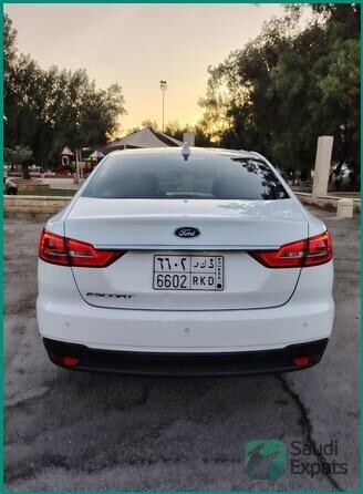 ford-escort-2020-automatic-55300-km-excellent-condition-al-olaya-big-0