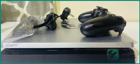 ps4-slim-gran-turismo-edition-1tb-for-sale-in-riyadh-big-4