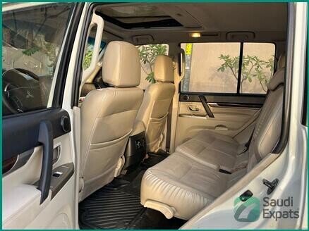 2016-mitsubishi-pajero-gls-4wd-for-sale-in-riyadh-big-3