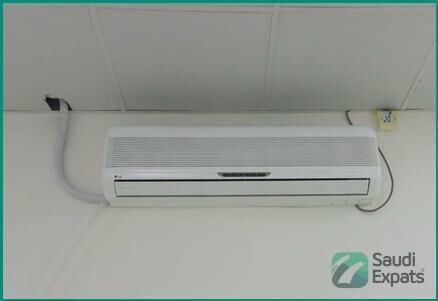 used-split-window-acs-for-sale-in-al-shemaysi-great-condition-big-0