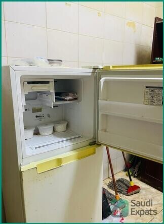 samsung-refrigerator-in-good-condition-sar-600-big-3