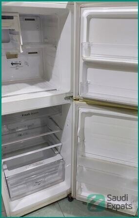 samsung-refrigerator-in-good-condition-sar-600-big-0