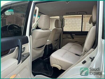 2017-mitsubishi-pajero-gls-4wd-for-sale-in-riyadh-big-3