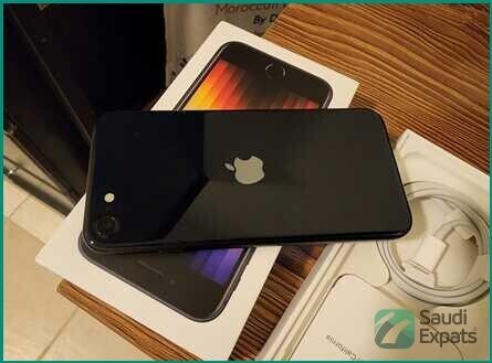 apple-iphone-se-3rd-gen-midnight-black-64gb-big-1