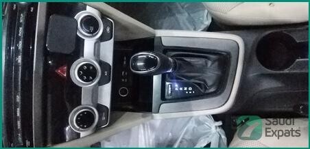 2020-hyundai-elantra-for-sale-automatic-235000-km-big-4